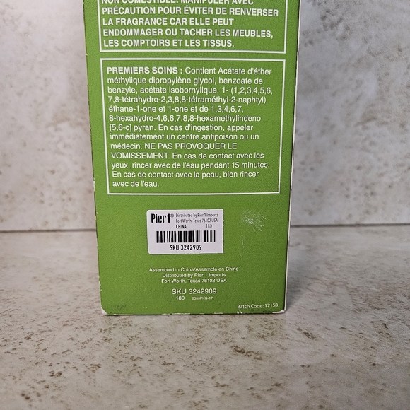 Pier One Ribbon Candy Reed Diffuser Set Home Fragrance 6.7 Fl Oz. - Picture 10 of 13